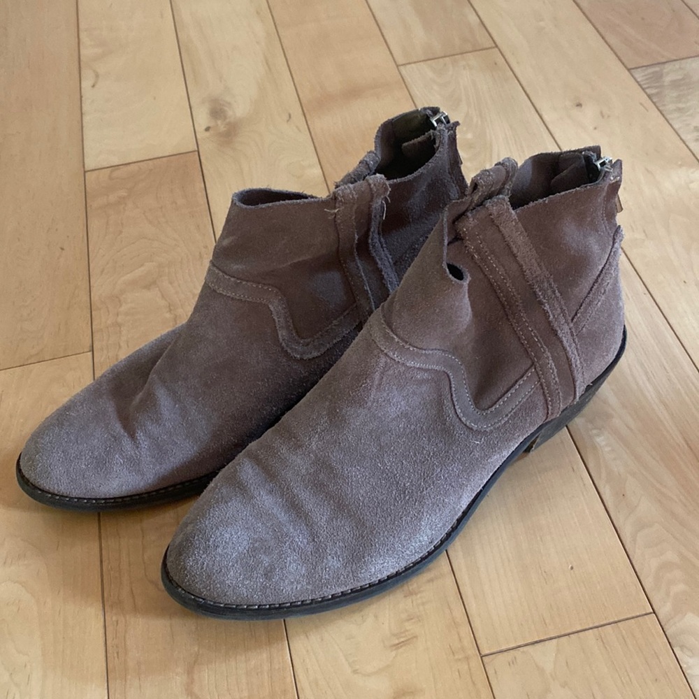 Dolce Vita suede Taupe ankle booties